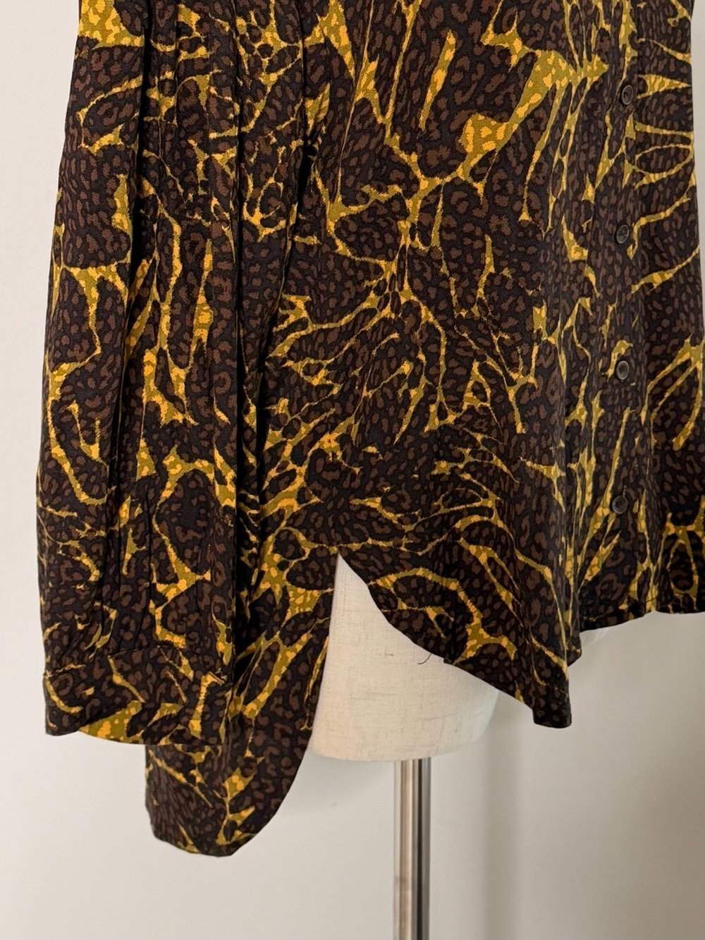 💛2 for $20-LAURE + MAX Printed Button Front Blouse | Size Small (0047) - Picture 5 of 12